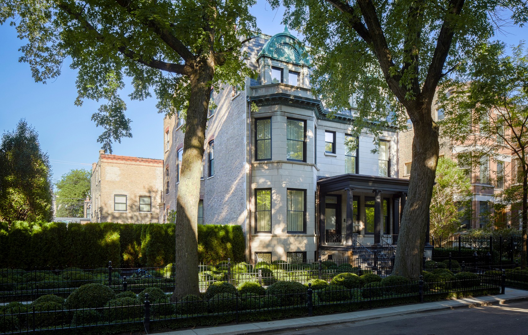 2026 N Kenmore Avenue : a Luxury Single Family Home for Sale - Lincoln Park Chicago, Illinois